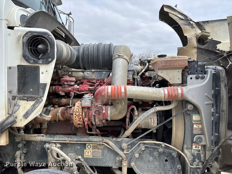 image for item FH7036 2020 Kenworth T800 semi truck