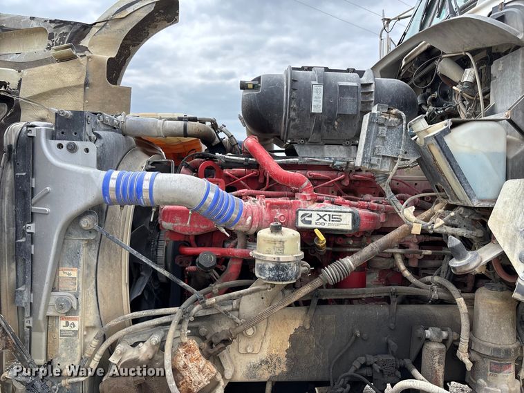 image for item FH7036 2020 Kenworth T800 semi truck