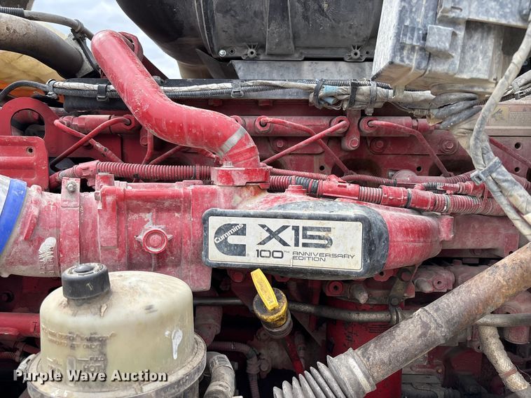 image for item FH7036 2020 Kenworth T800 semi truck