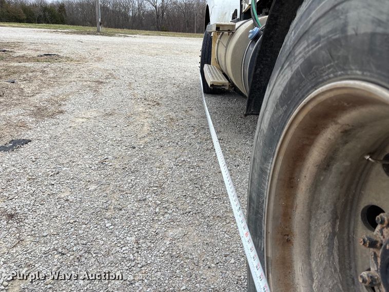 image for item FH7036 2020 Kenworth T800 semi truck