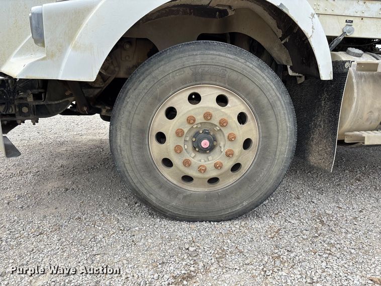 image for item FH7036 2020 Kenworth T800 semi truck