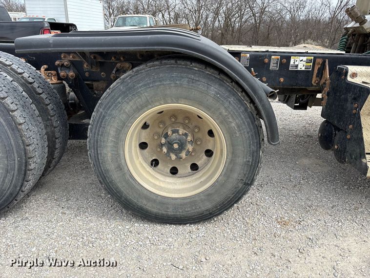 image for item FH7036 2020 Kenworth T800 semi truck