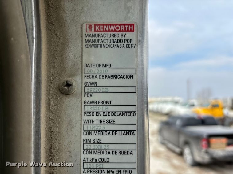 image for item FH7036 2020 Kenworth T800 semi truck