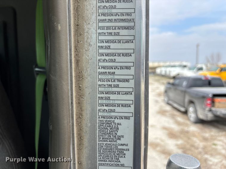 image for item FH7036 2020 Kenworth T800 semi truck