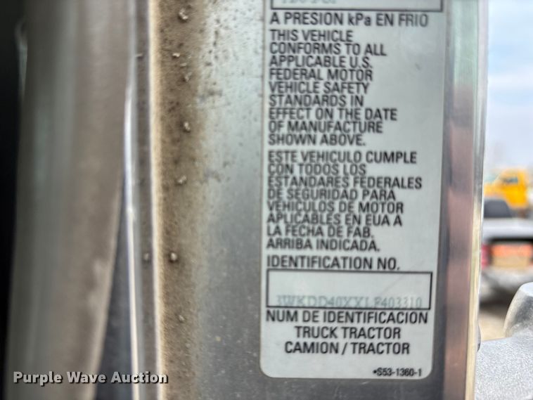 image for item FH7036 2020 Kenworth T800 semi truck