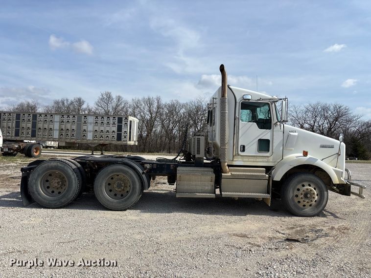 image for item FH7037 2020 Kenworth T8 Series semi truck