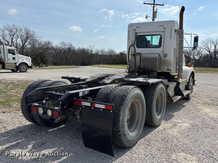image for item FH7037 2020 Kenworth T8 Series semi truck