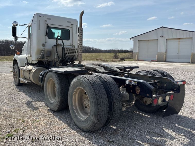 image for item FH7037 2020 Kenworth T8 Series semi truck