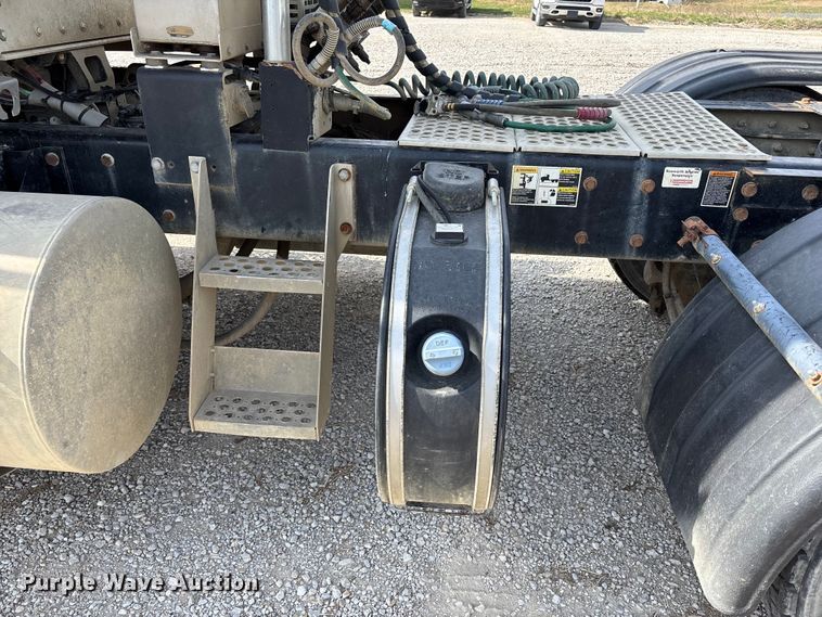 image for item FH7037 2020 Kenworth T8 Series semi truck