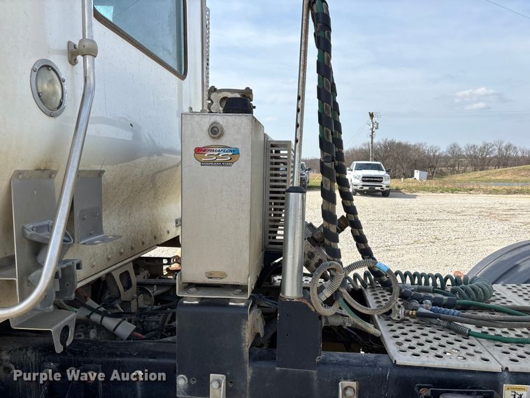 image for item FH7037 2020 Kenworth T8 Series semi truck