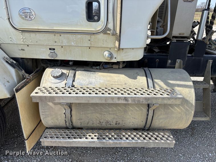 image for item FH7037 2020 Kenworth T8 Series semi truck