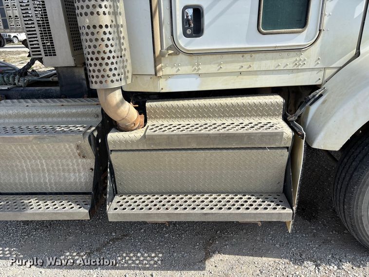 image for item FH7037 2020 Kenworth T8 Series semi truck