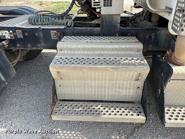 image for item FH7037 2020 Kenworth T8 Series semi truck