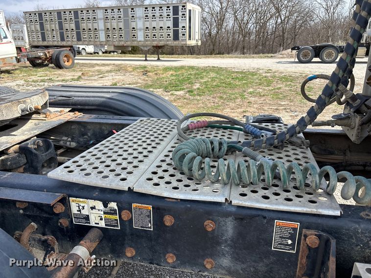 image for item FH7037 2020 Kenworth T8 Series semi truck