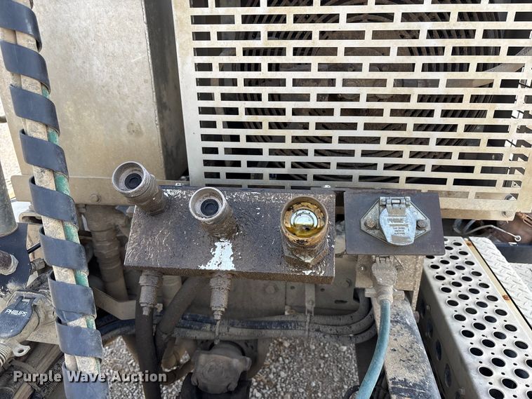 image for item FH7037 2020 Kenworth T8 Series semi truck