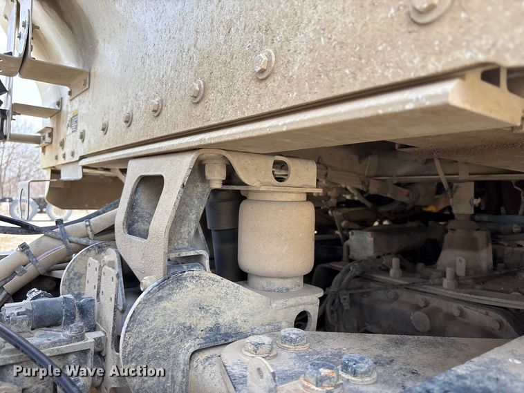 image for item FH7037 2020 Kenworth T8 Series semi truck