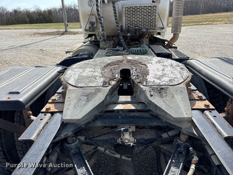 image for item FH7037 2020 Kenworth T8 Series semi truck