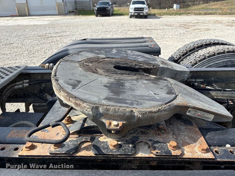 image for item FH7037 2020 Kenworth T8 Series semi truck