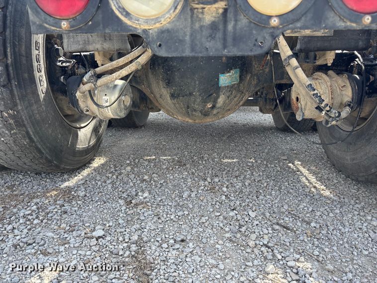 image for item FH7037 2020 Kenworth T8 Series semi truck