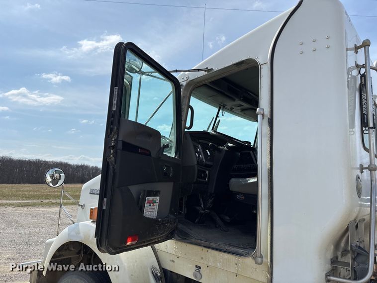 image for item FH7037 2020 Kenworth T8 Series semi truck