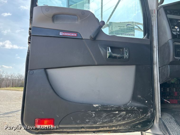 image for item FH7037 2020 Kenworth T8 Series semi truck