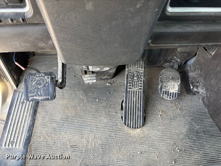 image for item FH7037 2020 Kenworth T8 Series semi truck