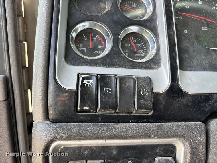 image for item FH7037 2020 Kenworth T8 Series semi truck