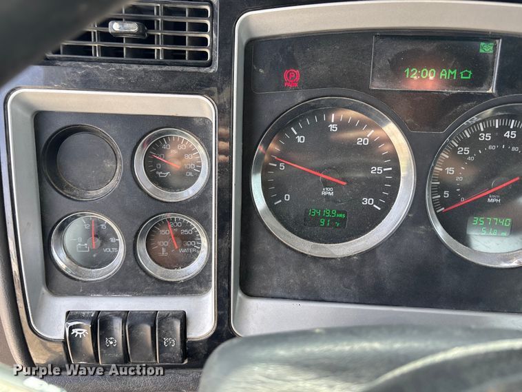 image for item FH7037 2020 Kenworth T8 Series semi truck