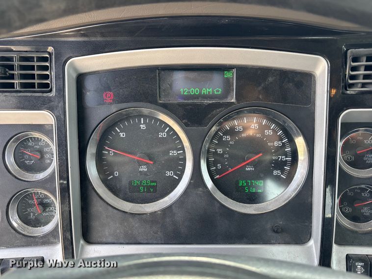 image for item FH7037 2020 Kenworth T8 Series semi truck