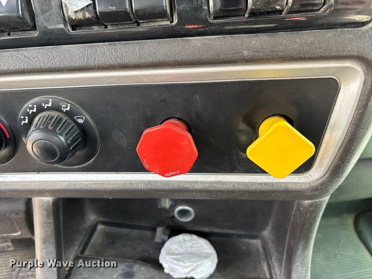 image for item FH7037 2020 Kenworth T8 Series semi truck