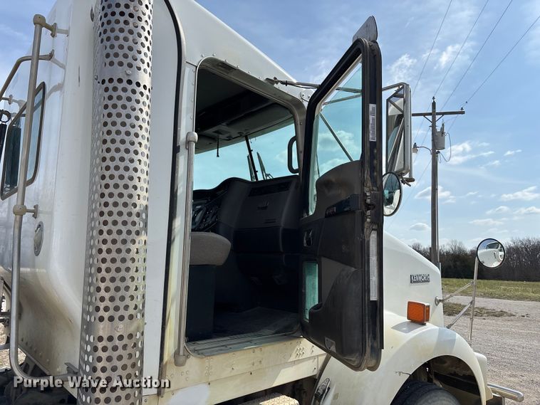 image for item FH7037 2020 Kenworth T8 Series semi truck