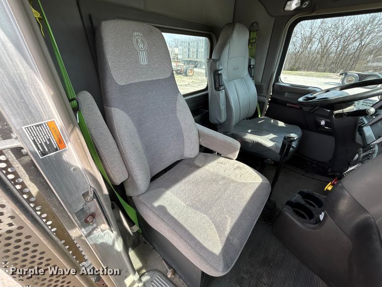 image for item FH7037 2020 Kenworth T8 Series semi truck