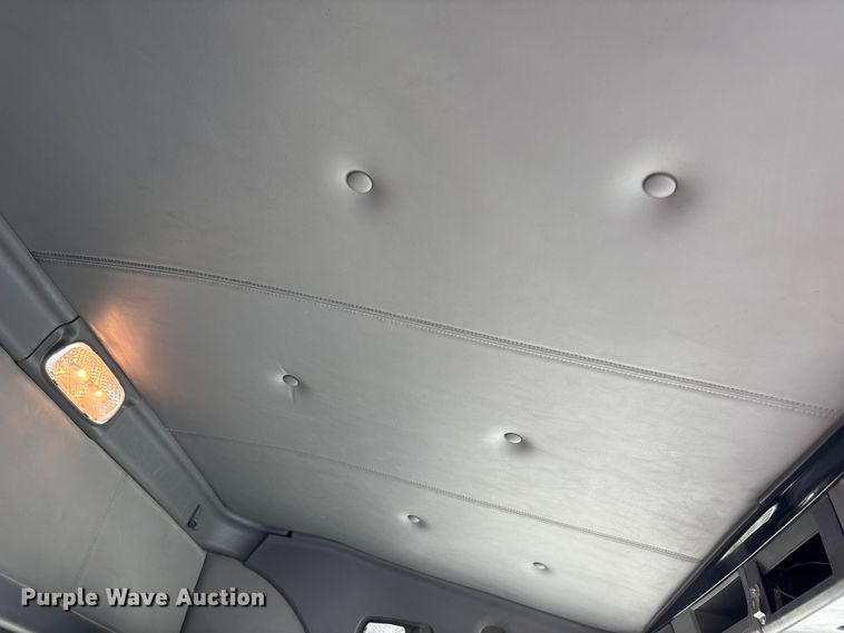 image for item FH7037 2020 Kenworth T8 Series semi truck