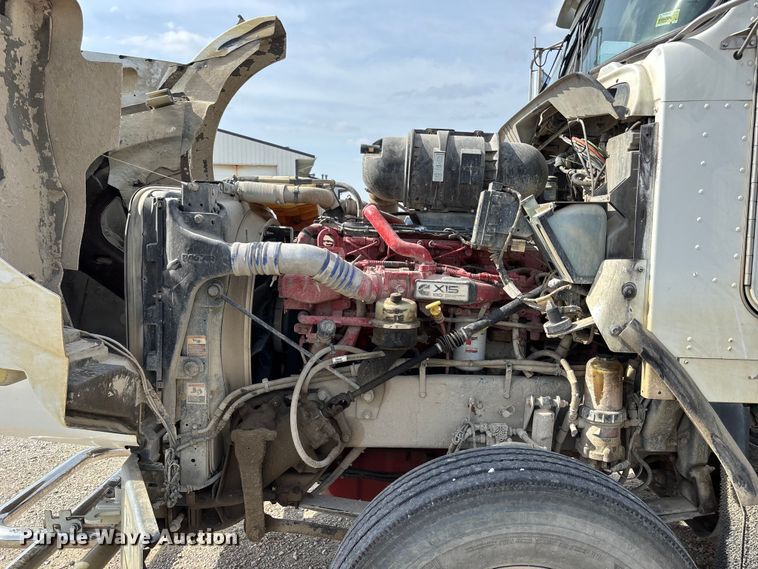 image for item FH7037 2020 Kenworth T8 Series semi truck