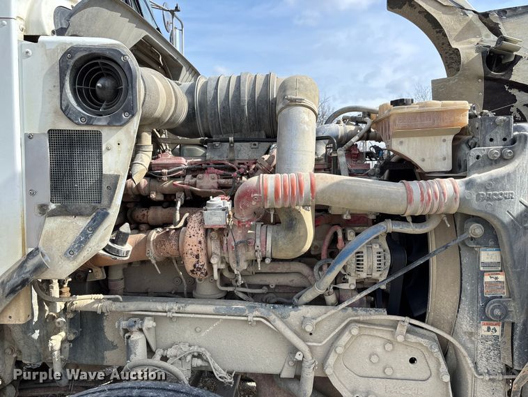 image for item FH7037 2020 Kenworth T8 Series semi truck