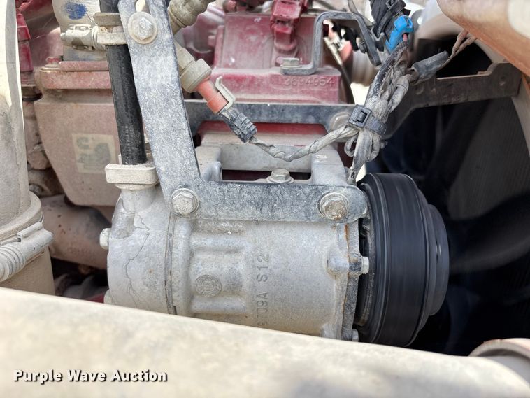 image for item FH7037 2020 Kenworth T8 Series semi truck