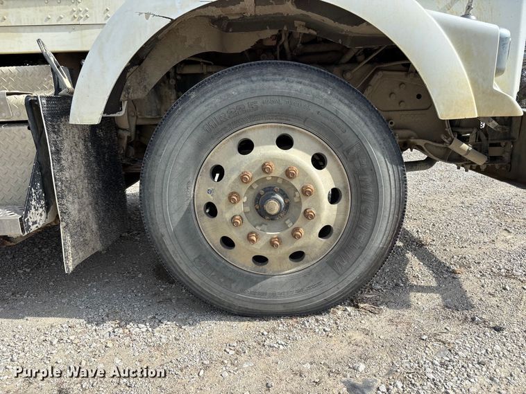 image for item FH7037 2020 Kenworth T8 Series semi truck