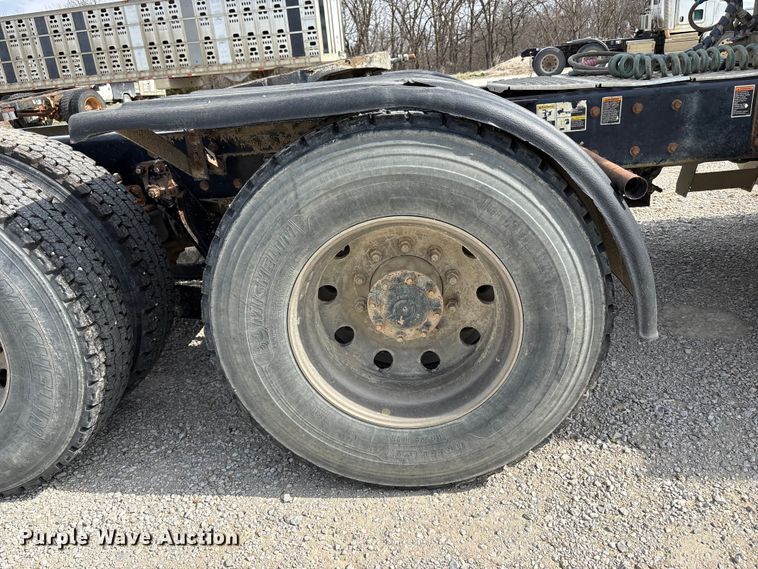 image for item FH7037 2020 Kenworth T8 Series semi truck