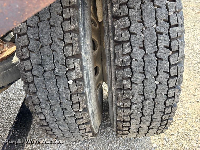 image for item FH7037 2020 Kenworth T8 Series semi truck