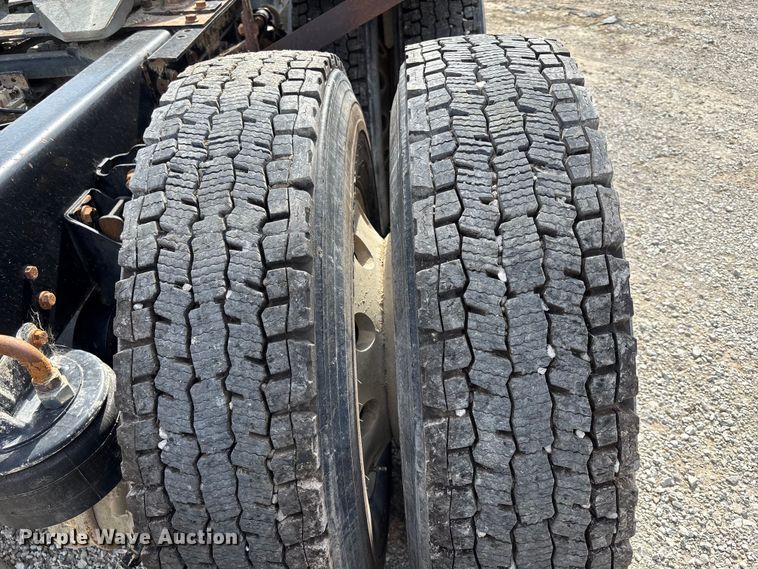 image for item FH7037 2020 Kenworth T8 Series semi truck