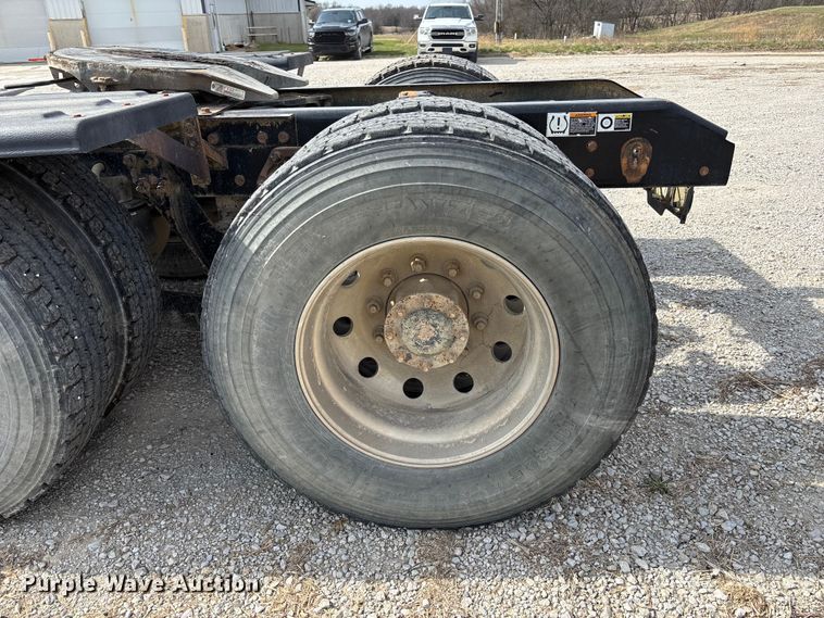 image for item FH7037 2020 Kenworth T8 Series semi truck