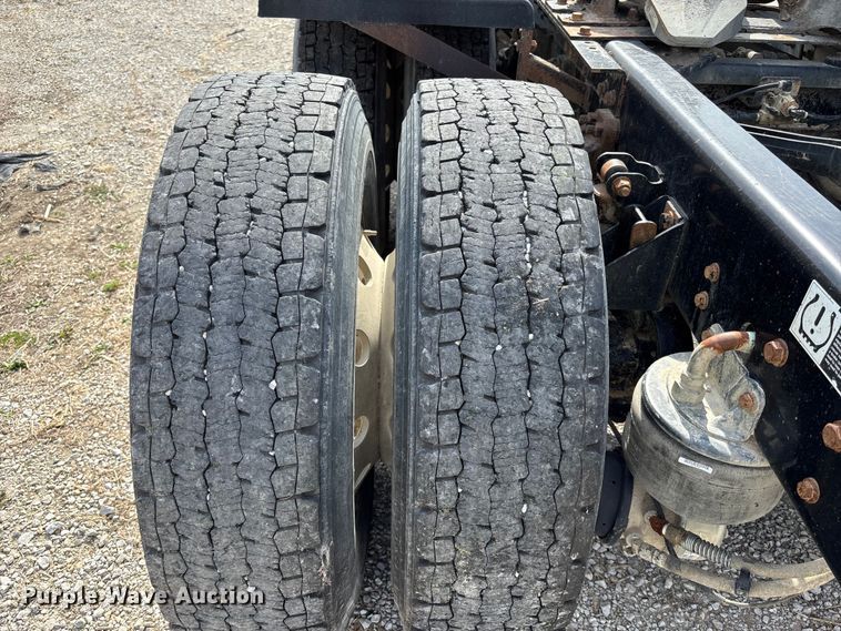 image for item FH7037 2020 Kenworth T8 Series semi truck