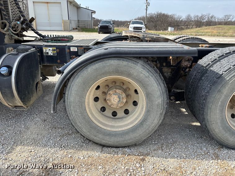 image for item FH7037 2020 Kenworth T8 Series semi truck