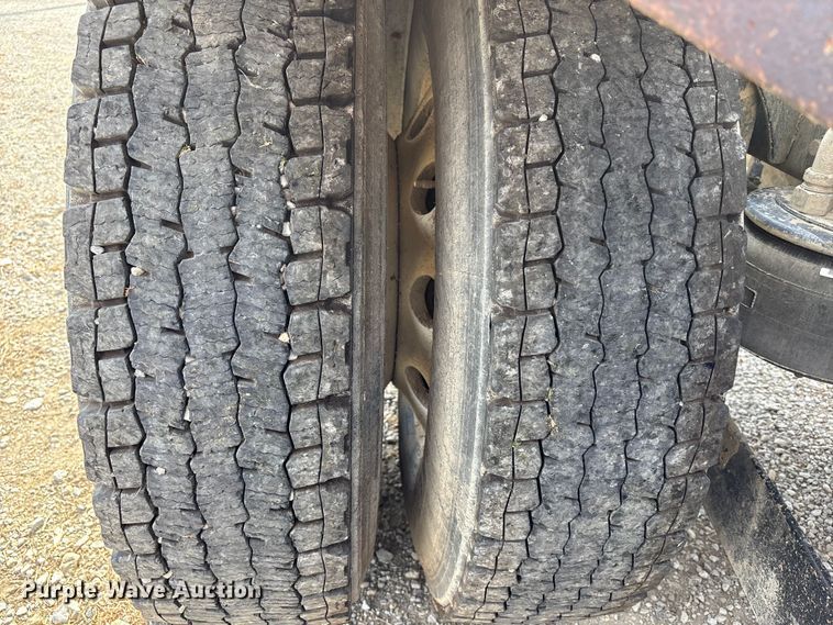 image for item FH7037 2020 Kenworth T8 Series semi truck