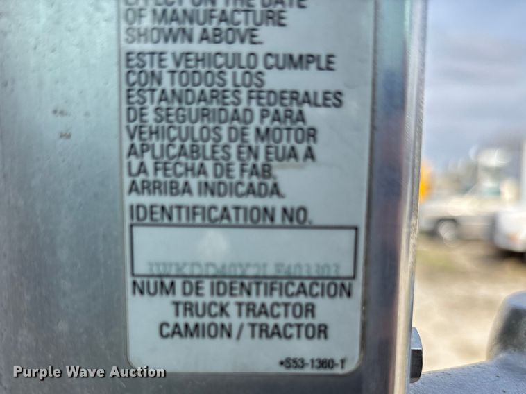 image for item FH7037 2020 Kenworth T8 Series semi truck