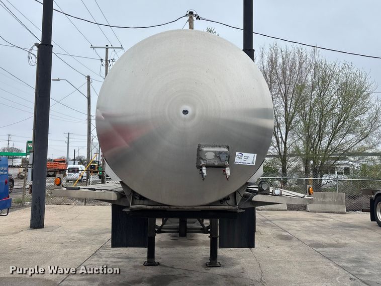 image for item FH7044 1996 Walker Stainless tank trailer