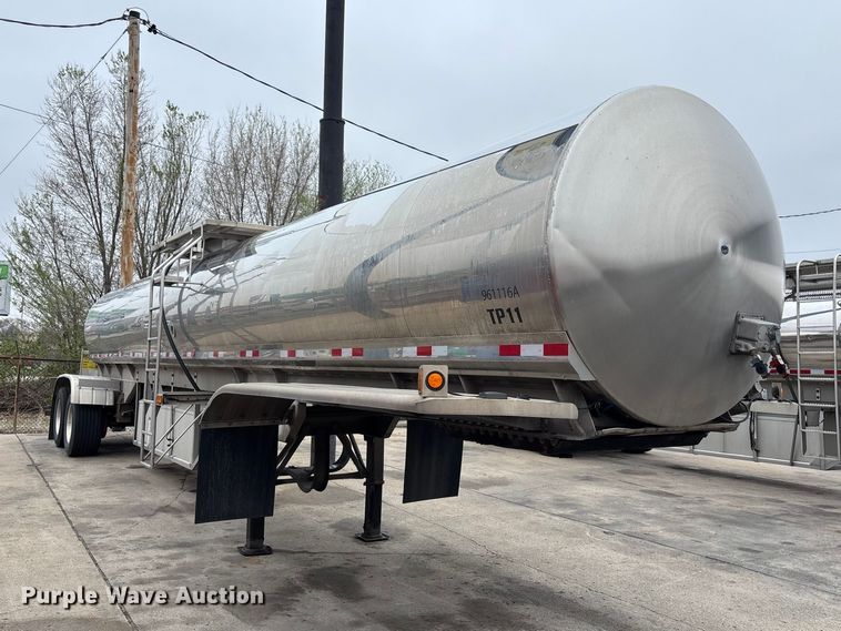 image for item FH7044 1996 Walker Stainless tank trailer
