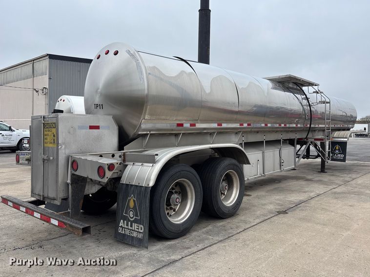 image for item FH7044 1996 Walker Stainless tank trailer