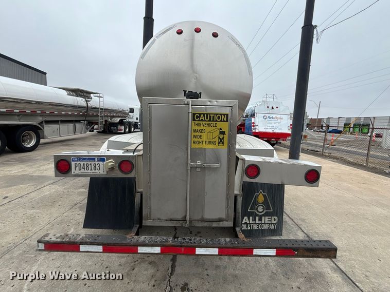 image for item FH7044 1996 Walker Stainless tank trailer