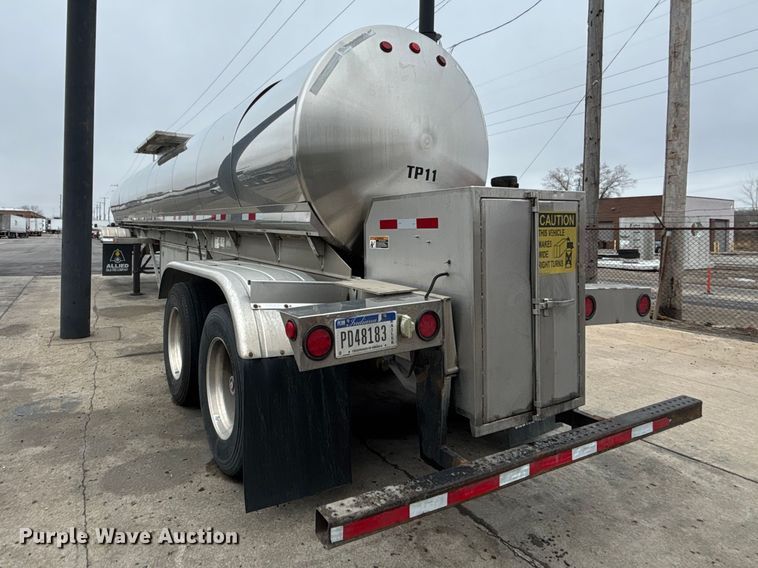 image for item FH7044 1996 Walker Stainless tank trailer